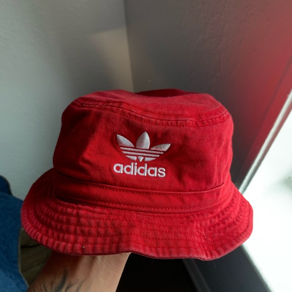 Adidas bucket red - Picture 1 of 5